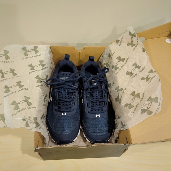 Under Armour Charged Men's Sneaker Navy and White Size 7 Men's Size 9 Ladies NEW - Picture 2 of 5
